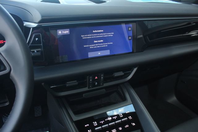 New 2026 Porsche Macan 4 Electric image 17