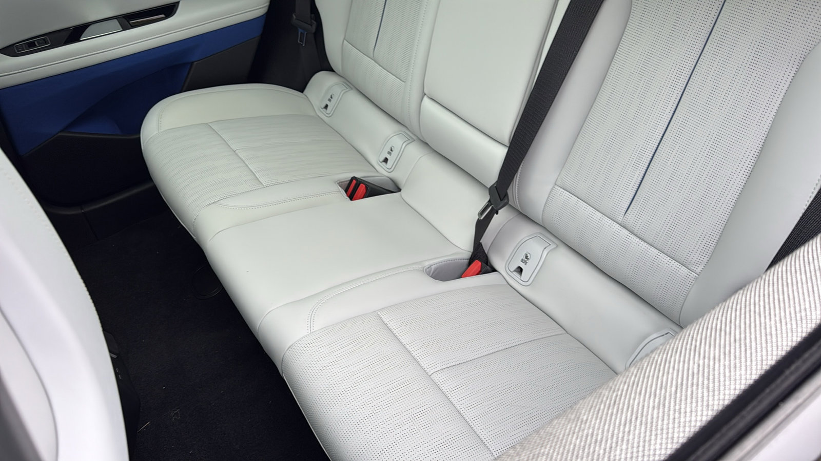 New 2026 Cadillac Optiq Sport 2 image 27