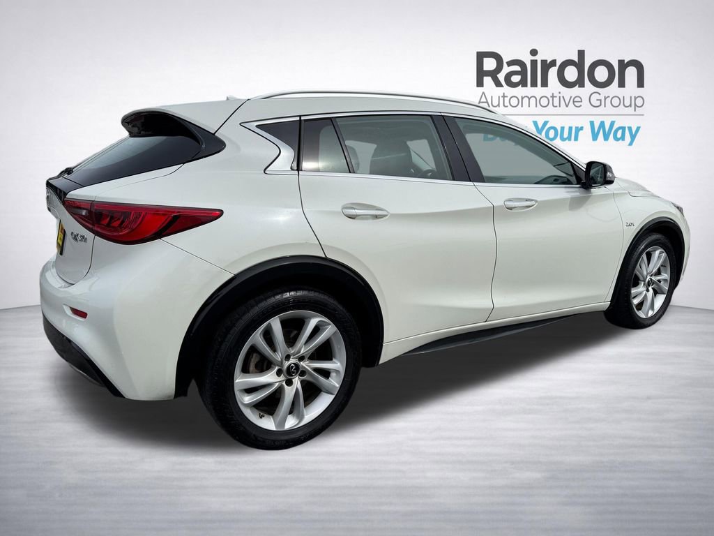 Used 2017 INFINITI QX30 Premium image 9