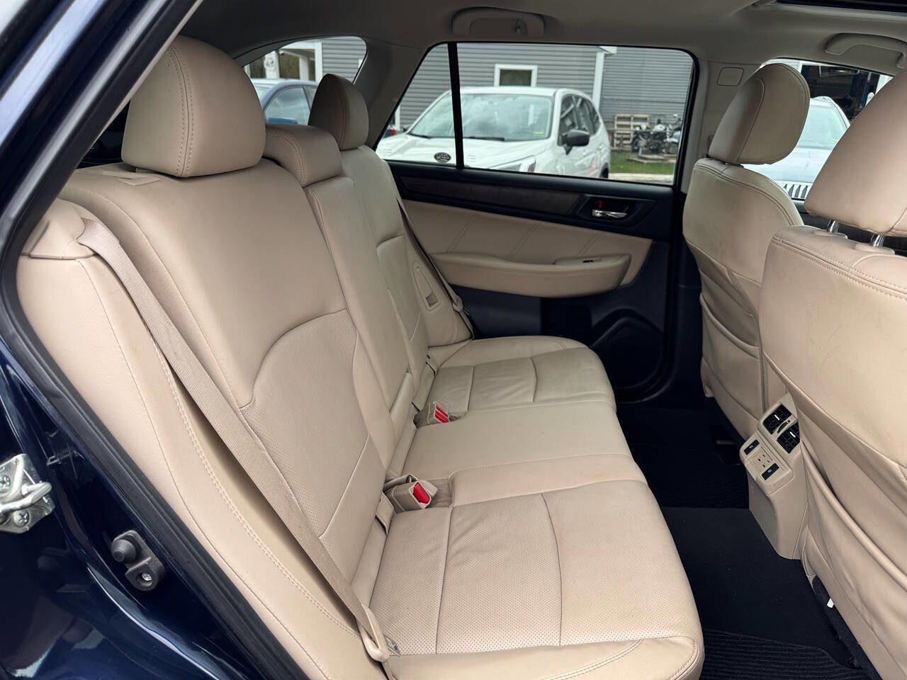 Used 2018 Subaru Outback 3.6R Limited AWD/4WD image 19