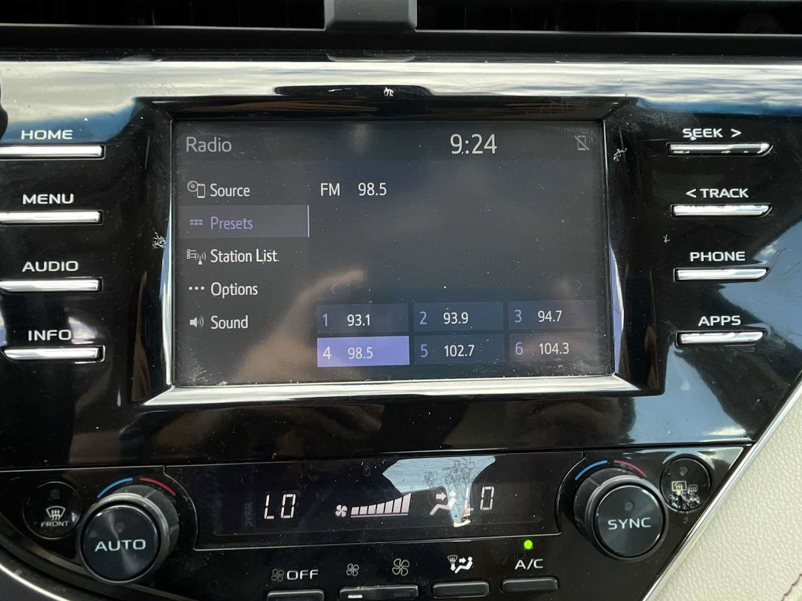 Used 2018 Toyota Camry XLE FWD image 12