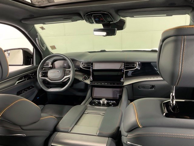 Used 2023 Jeep Grand Wagoneer Series II AWD/4WD image 12