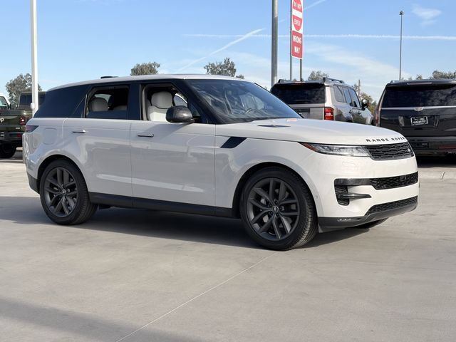 Used 2025 Land Rover Range Rover Sport SE AWD/4WD image 4