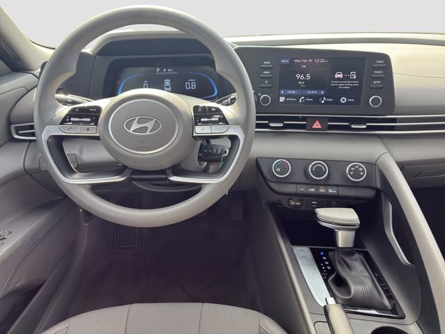 Used 2025 Hyundai Elantra SE image 15