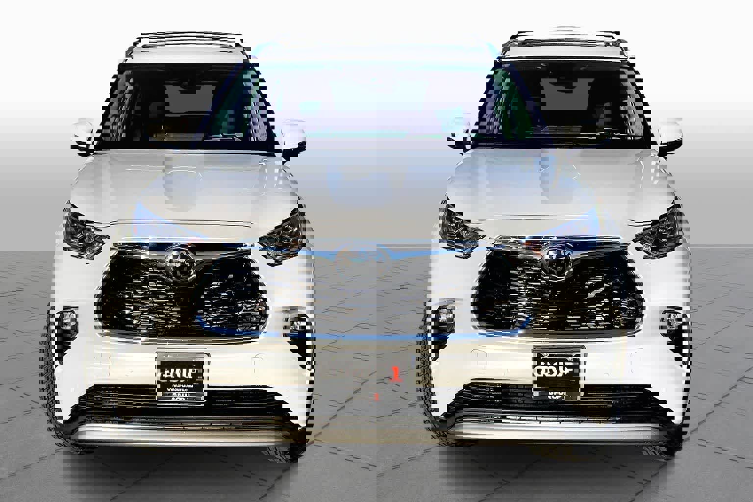 New 2026 Toyota Highlander Platinum image 3