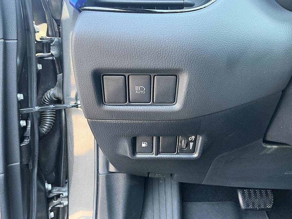Used 2021 Toyota C-HR XLE FWD image 13