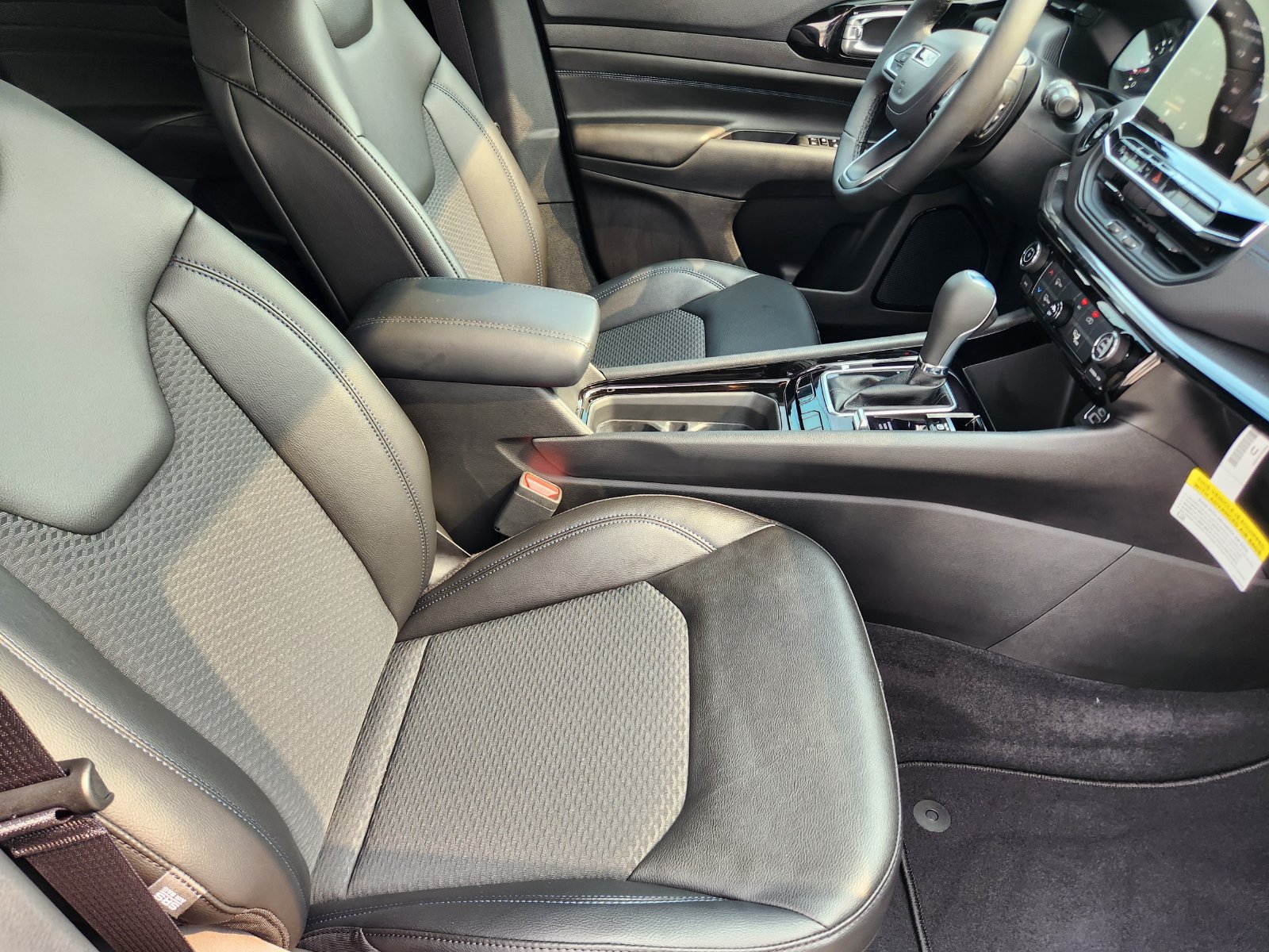 New 2026 Jeep Compass Latitude AWD/4WD image 14