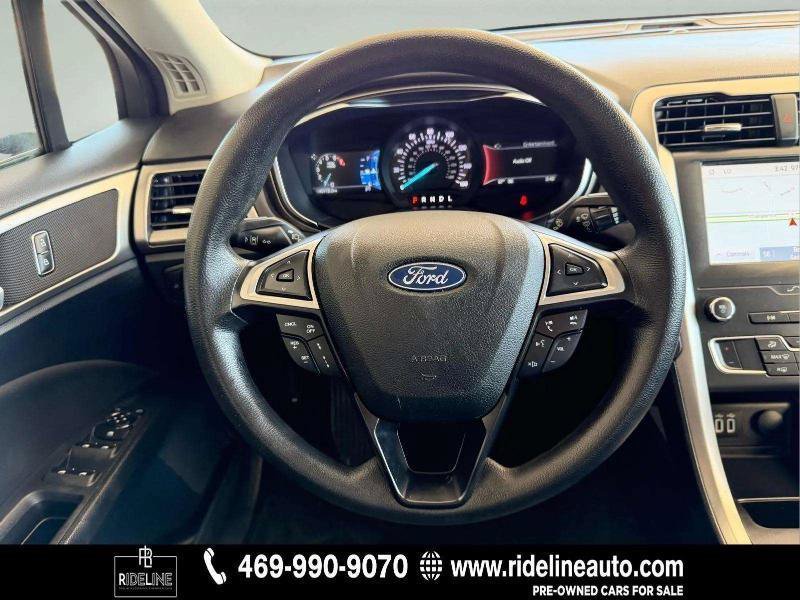 Used 2020 Ford Fusion SE FWD image 11