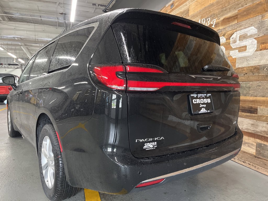 New 2027 Chrysler Pacifica Select AWD/4WD image 20