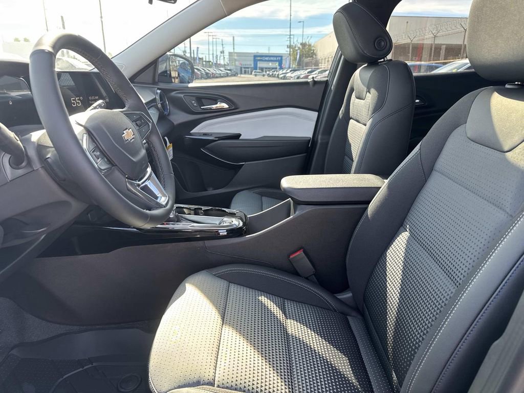 New 2026 Chevrolet Trax LT w/ Sunroof Package image 17