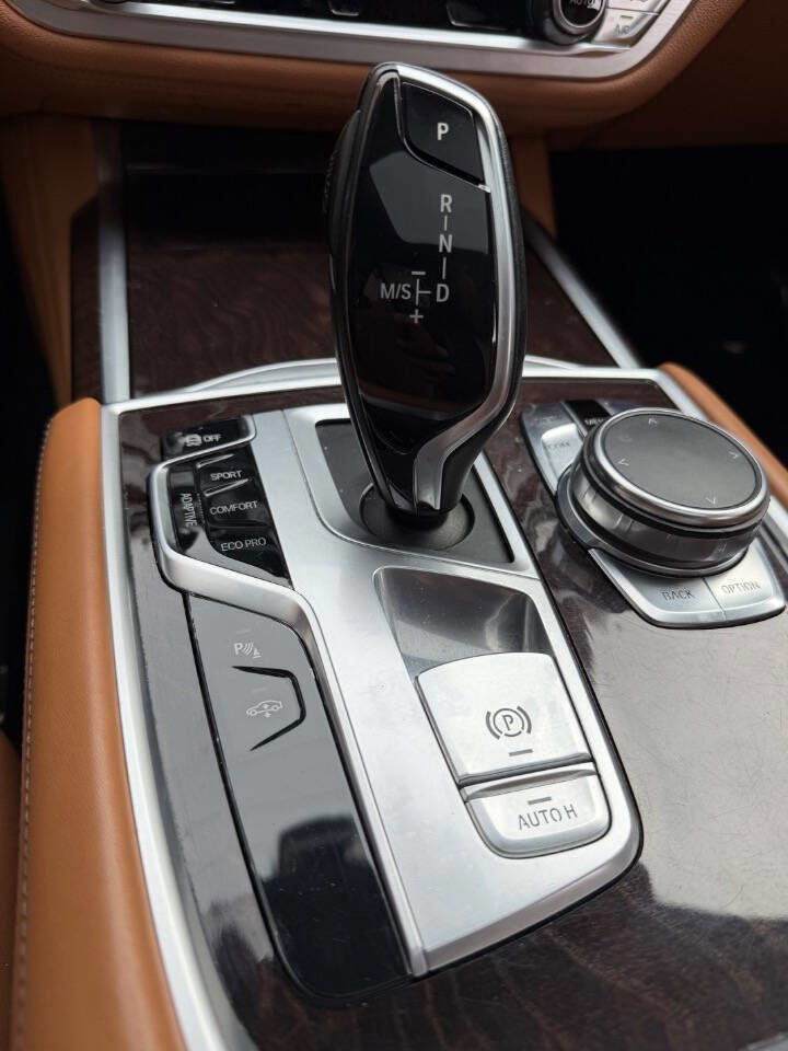Used 2018 BMW 750i image 13