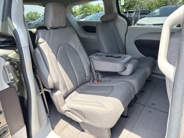 Used 2017 Chrysler Pacifica Touring FWD image 11