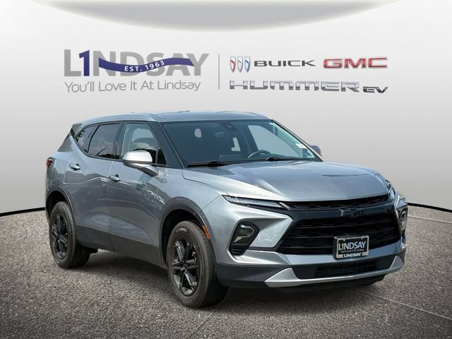 Used 2023 Chevrolet Blazer LT AWD/4WD image 2