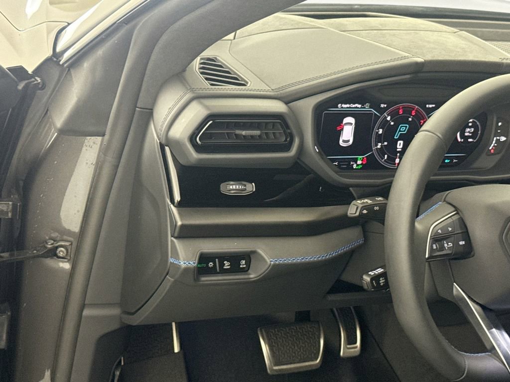 Used 2025 Lamborghini Urus SE image 10
