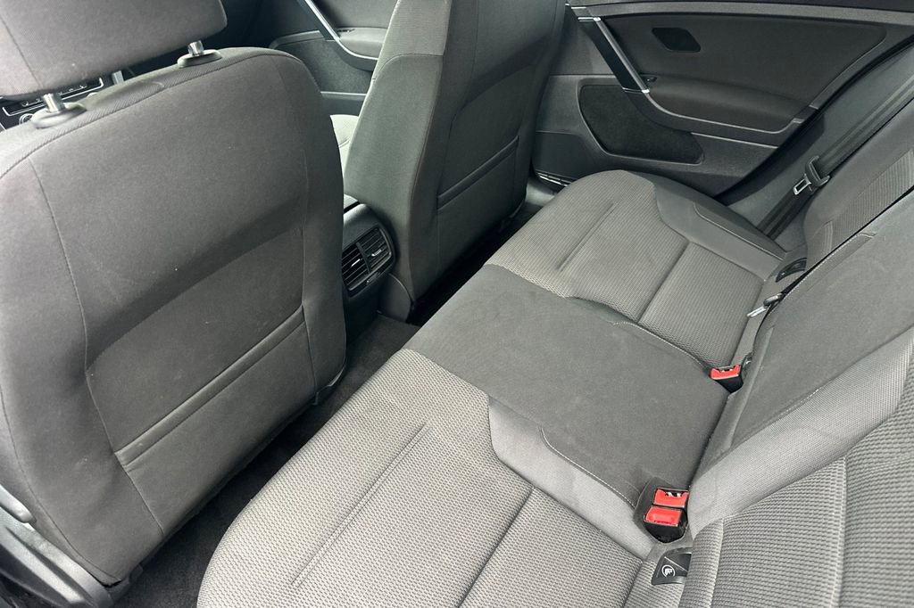 Used 2019 Volkswagen e-Golf SE image 9