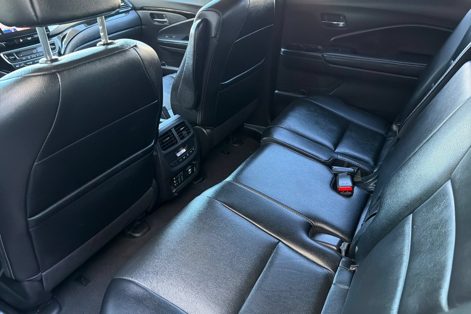Used 2018 Honda Pilot Touring image 12