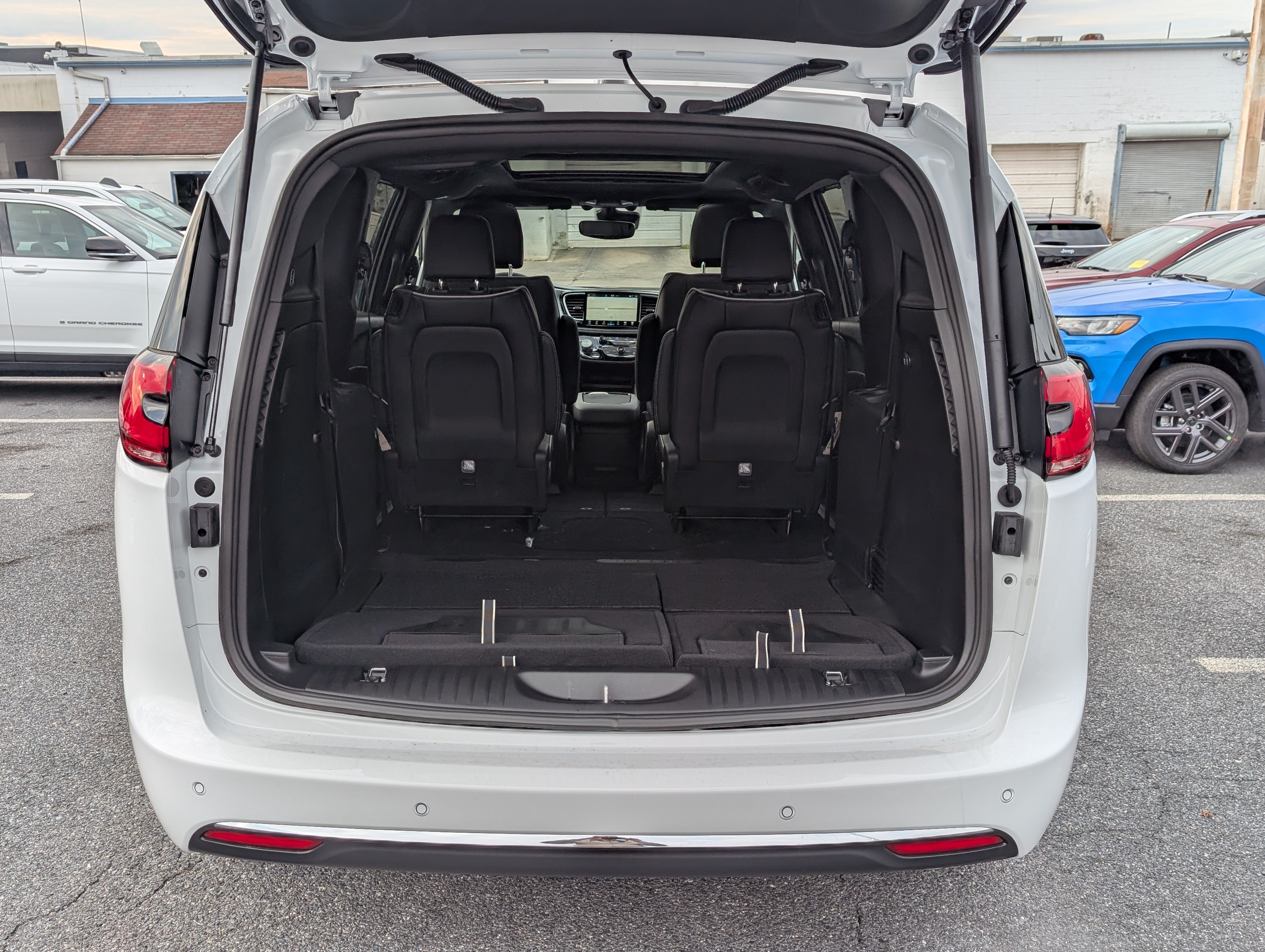 New 2026 Chrysler Pacifica Limited AWD/4WD image 13