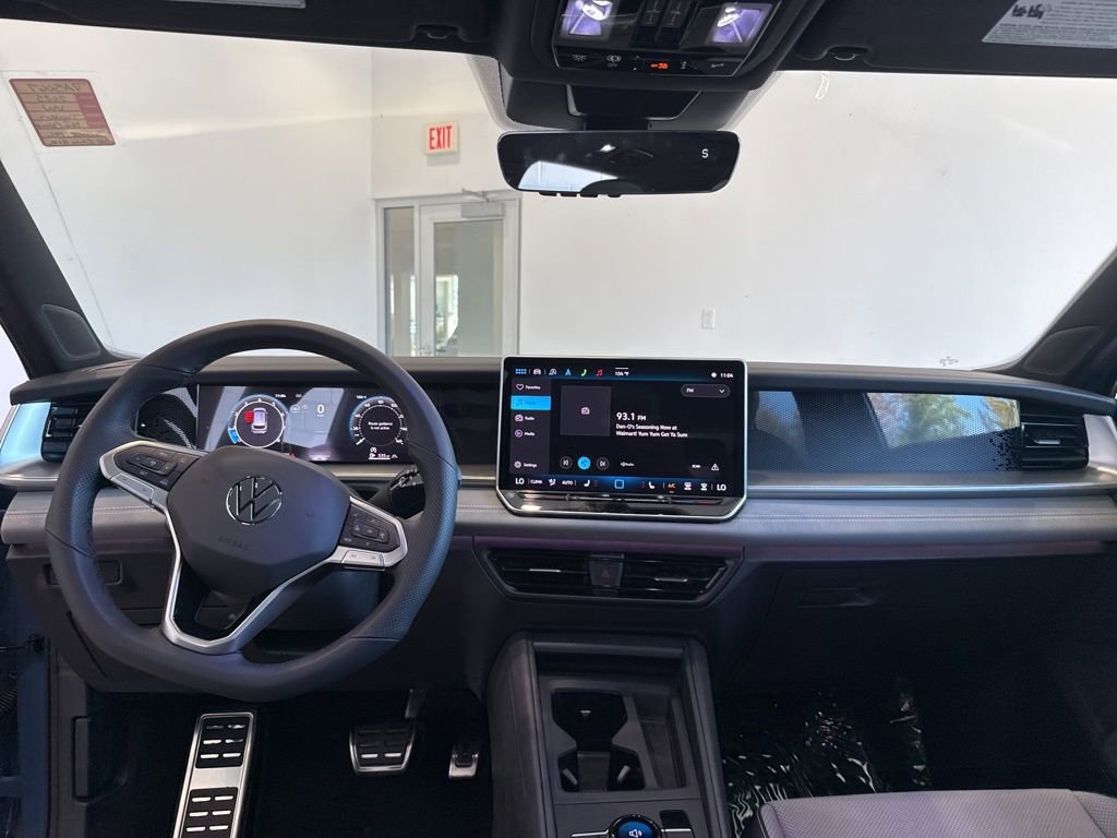 New 2025 Volkswagen Tiguan SE R-Line image 12