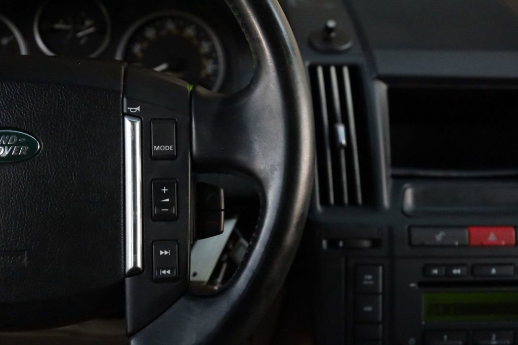 Used 2012 Land Rover LR2 HSE image 32