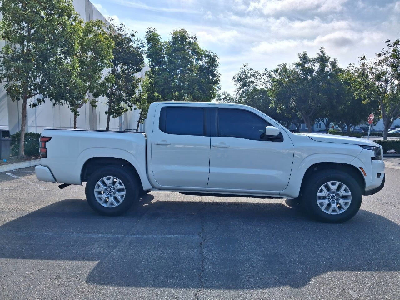 Used 2022 Nissan Frontier SV image 4