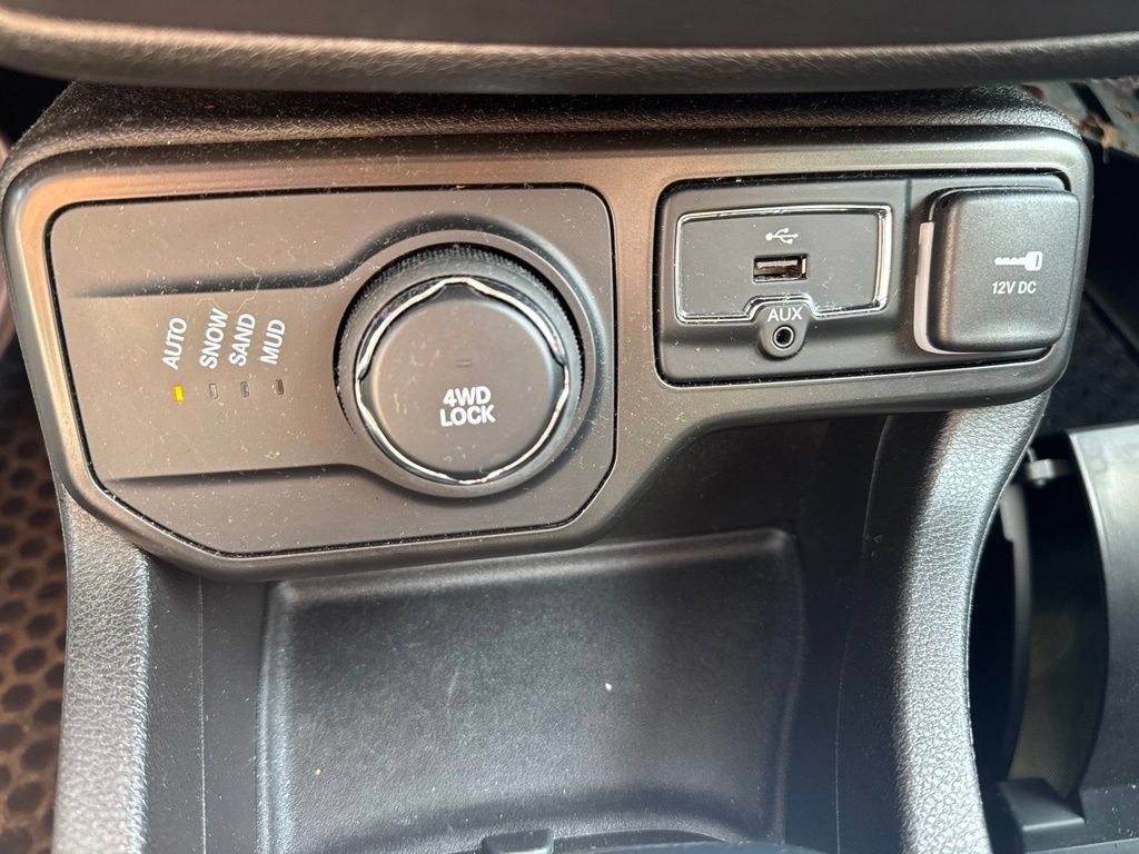 Used 2020 Jeep Renegade Latitude w/ Cold Weather Group AWD/4WD image 15