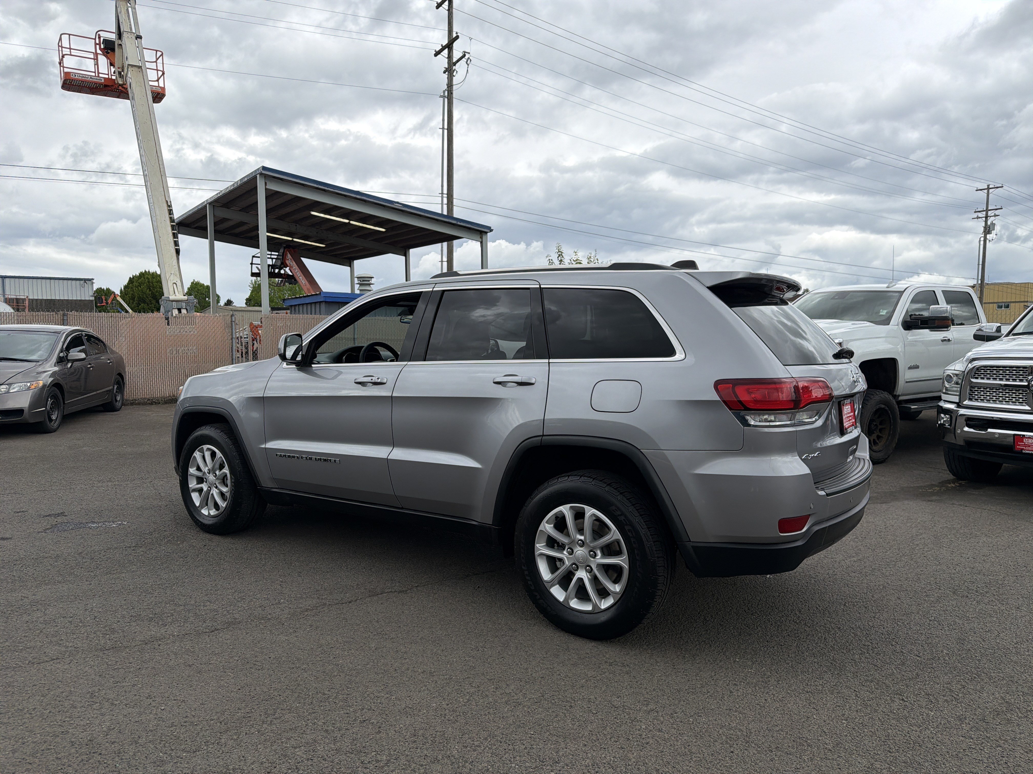 Used 2021 Jeep Grand Cherokee Laredo w/ Security & Convenience Group AWD/4WD image 3