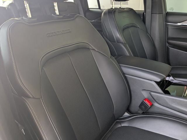 Used 2025 Jeep Grand Cherokee Overland AWD/4WD image 30