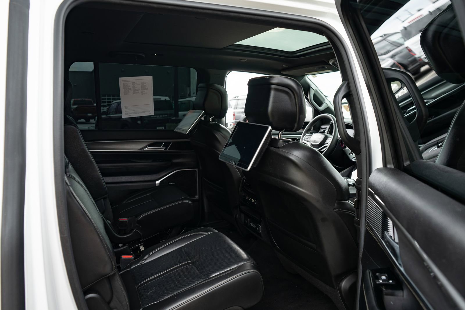 Used 2022 Jeep Wagoneer Series I AWD/4WD image 22