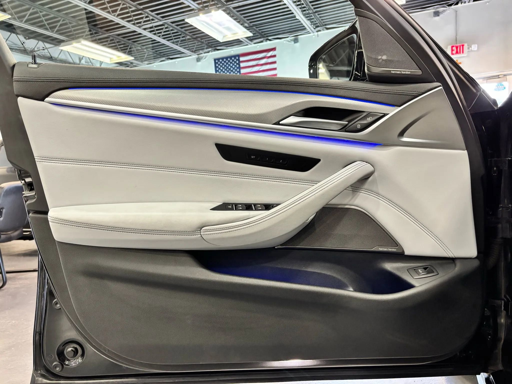 Used 2023 BMW M5 image 43