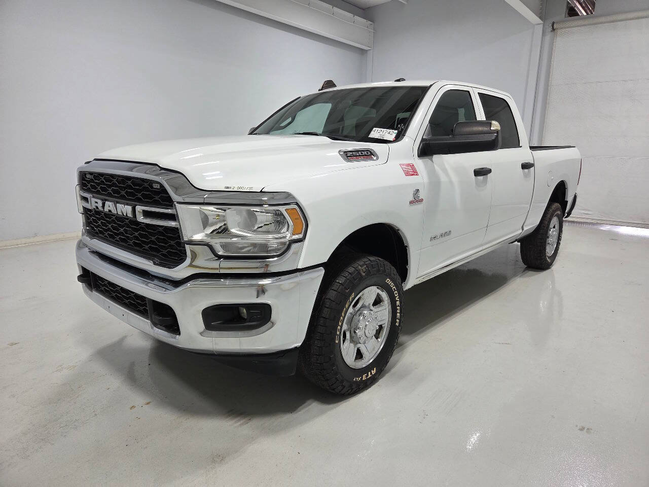 Used 2022 RAM 2500 Tradesman w/ Chrome Appearance Group AWD/4WD image 3