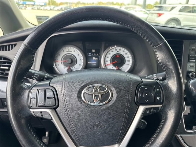 Used 2019 Toyota Sienna SE image 27