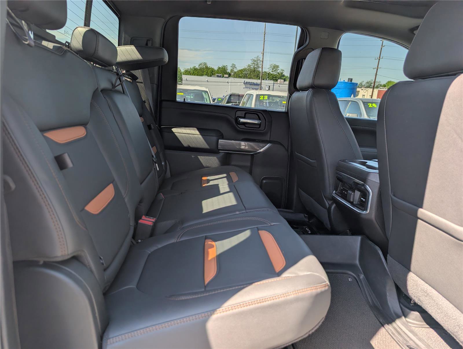 Used 2022 GMC Sierra 2500 AT4 w/ AT4 Preferred Package AWD/4WD image 14