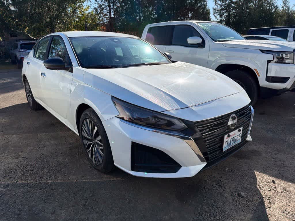Used 2025 Nissan Altima 2.5 SV AWD/4WD image 1