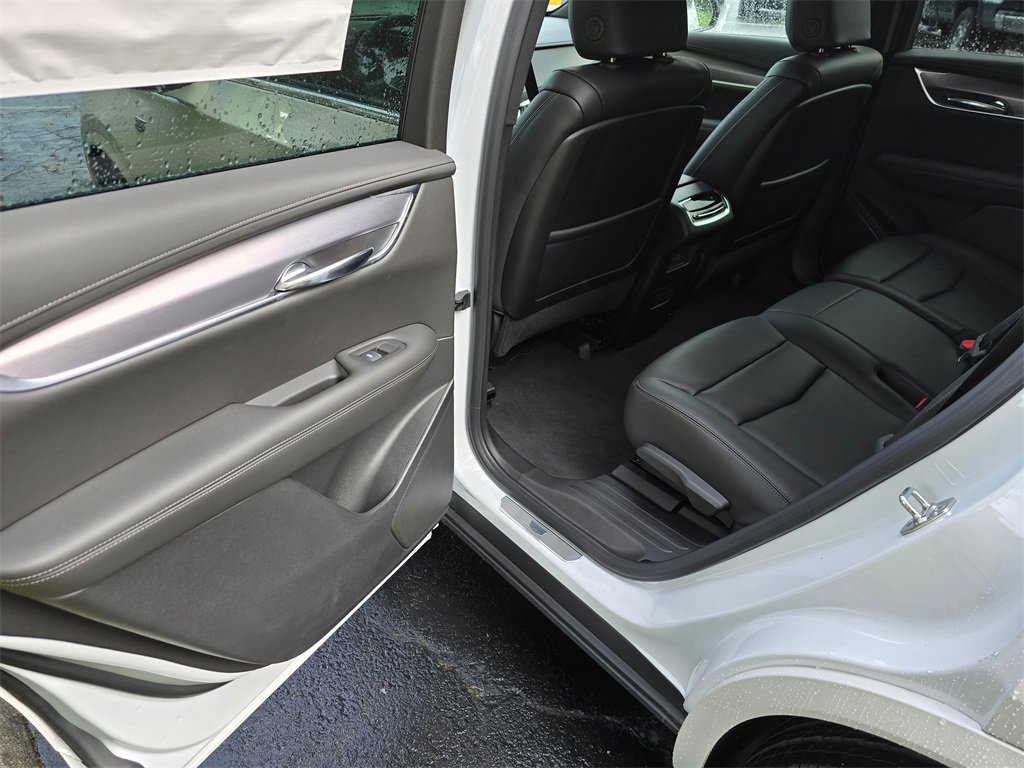 New 2025 Cadillac XT6 Luxury image 17