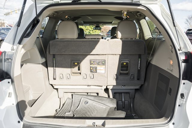 Used 2020 Toyota Sienna XLE image 9