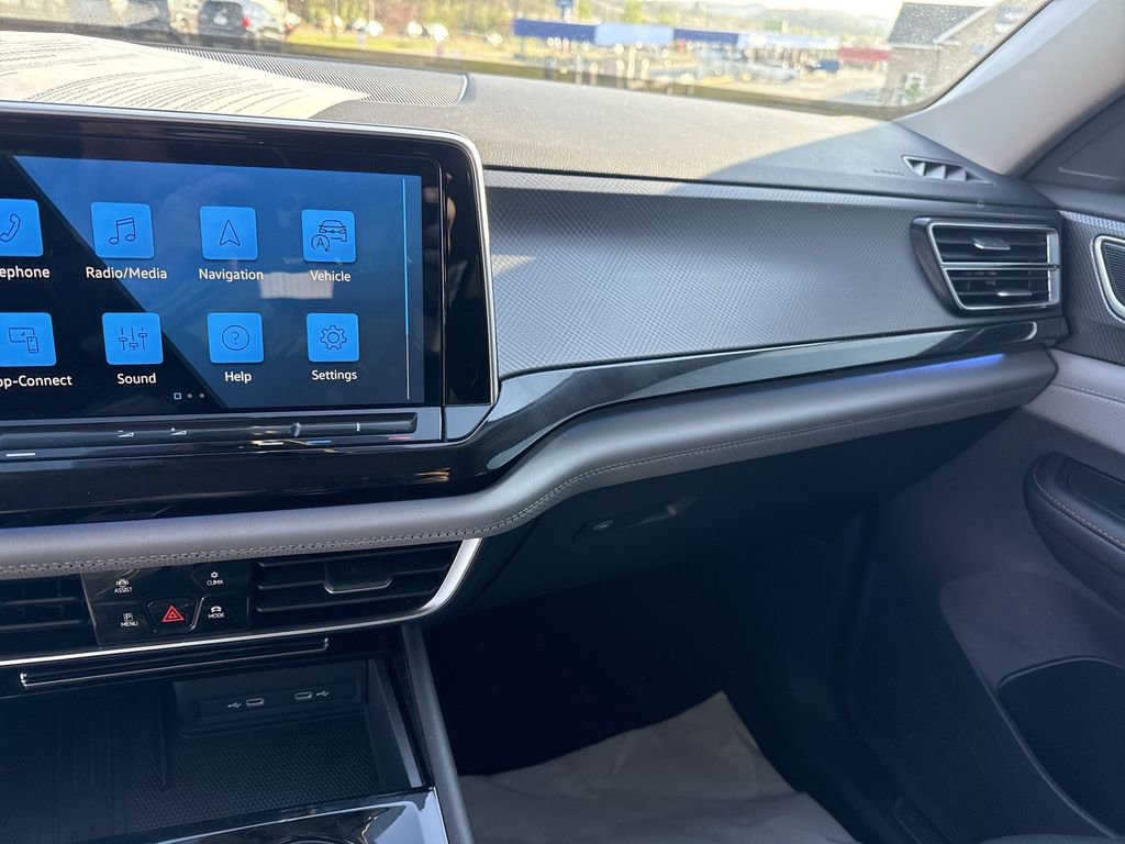 Used 2025 Volkswagen Atlas Peak Edition SE image 14