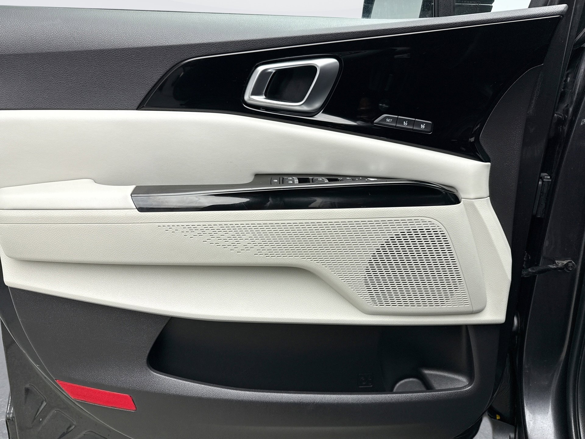 Used 2022 Kia Carnival SX image 9