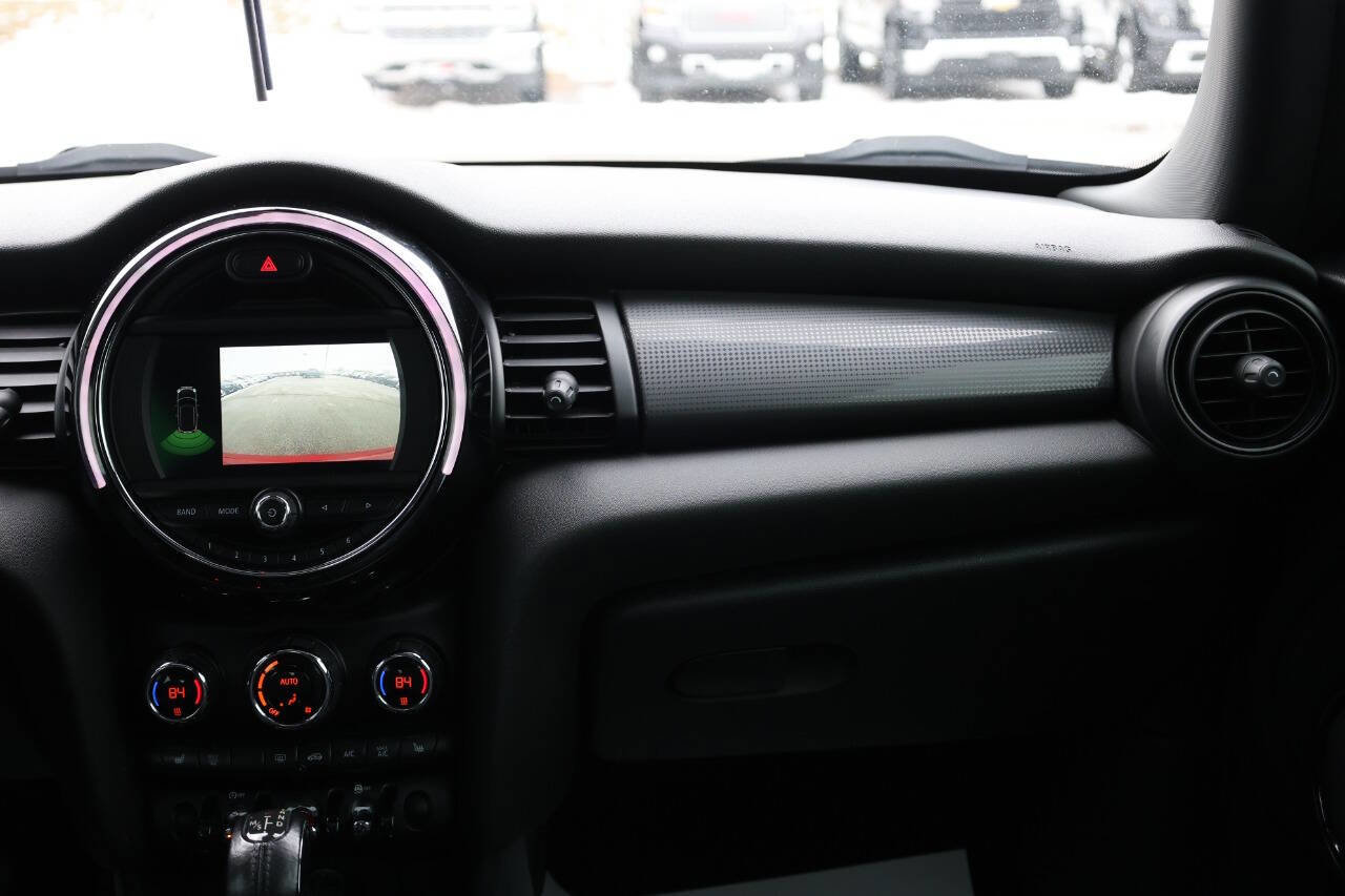 Used 2019 MINI Cooper 2-Door Hardtop image 23