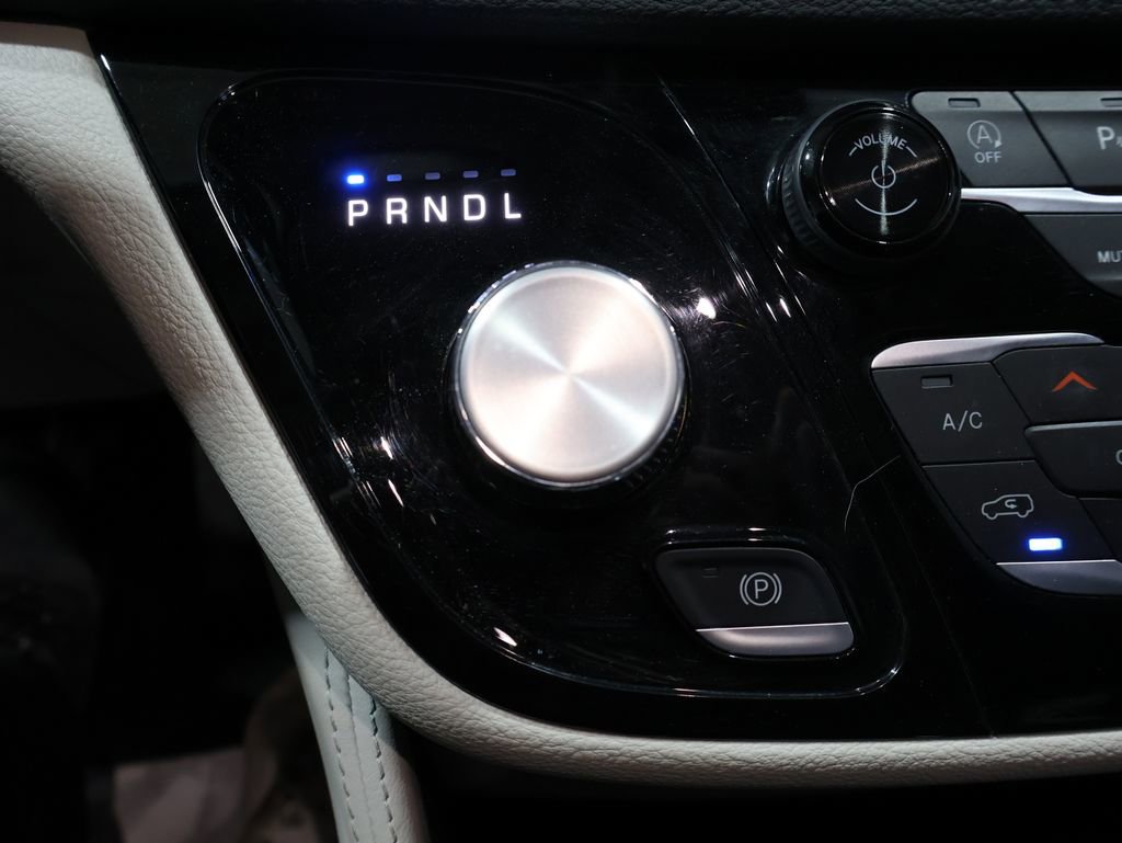 Used 2024 Chrysler Pacifica Limited image 38