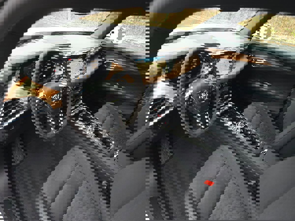 Used 2022 Audi e-tron GT Premium Plus image 2