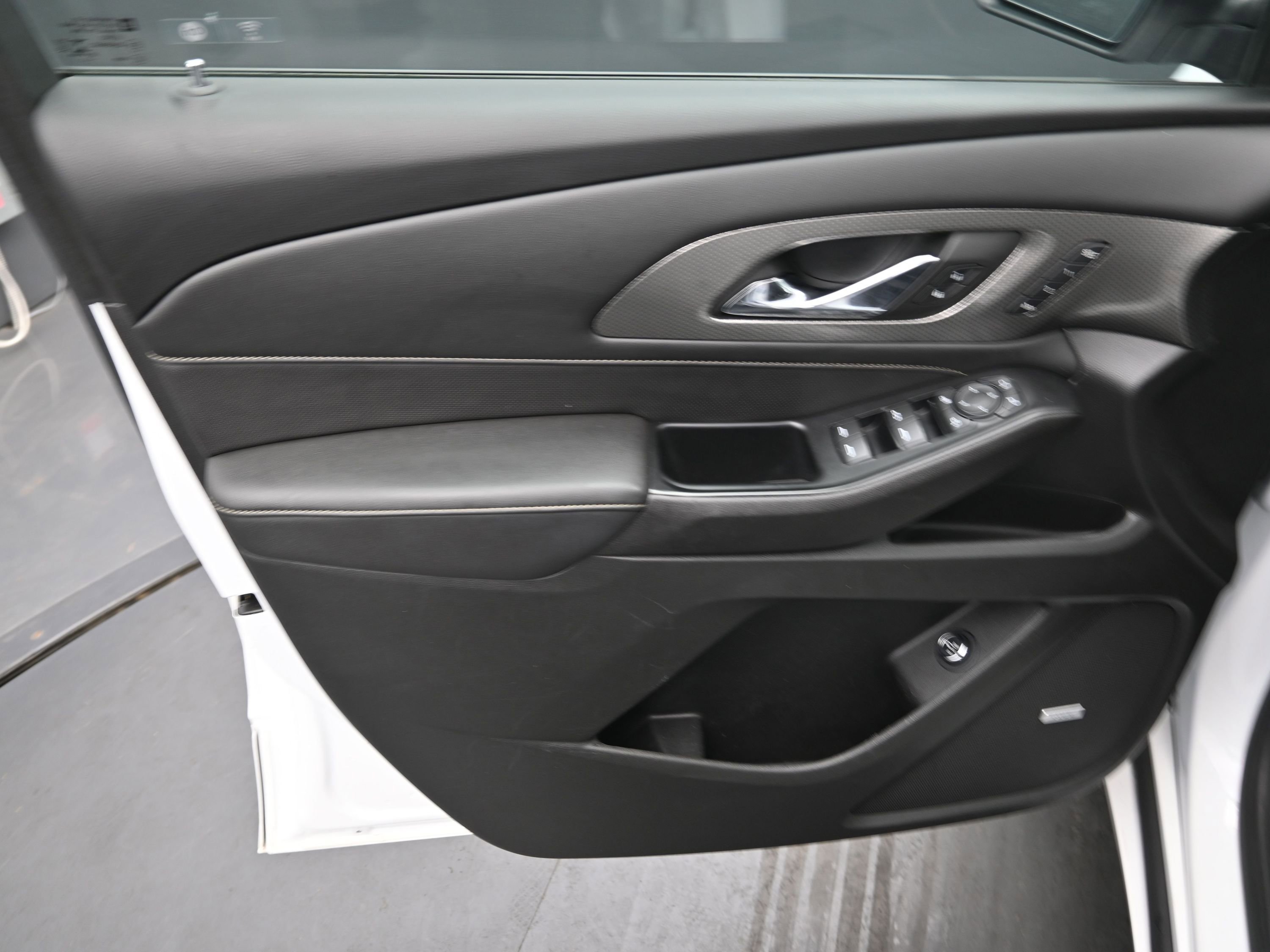 Used 2023 Chevrolet Traverse Premier image 16