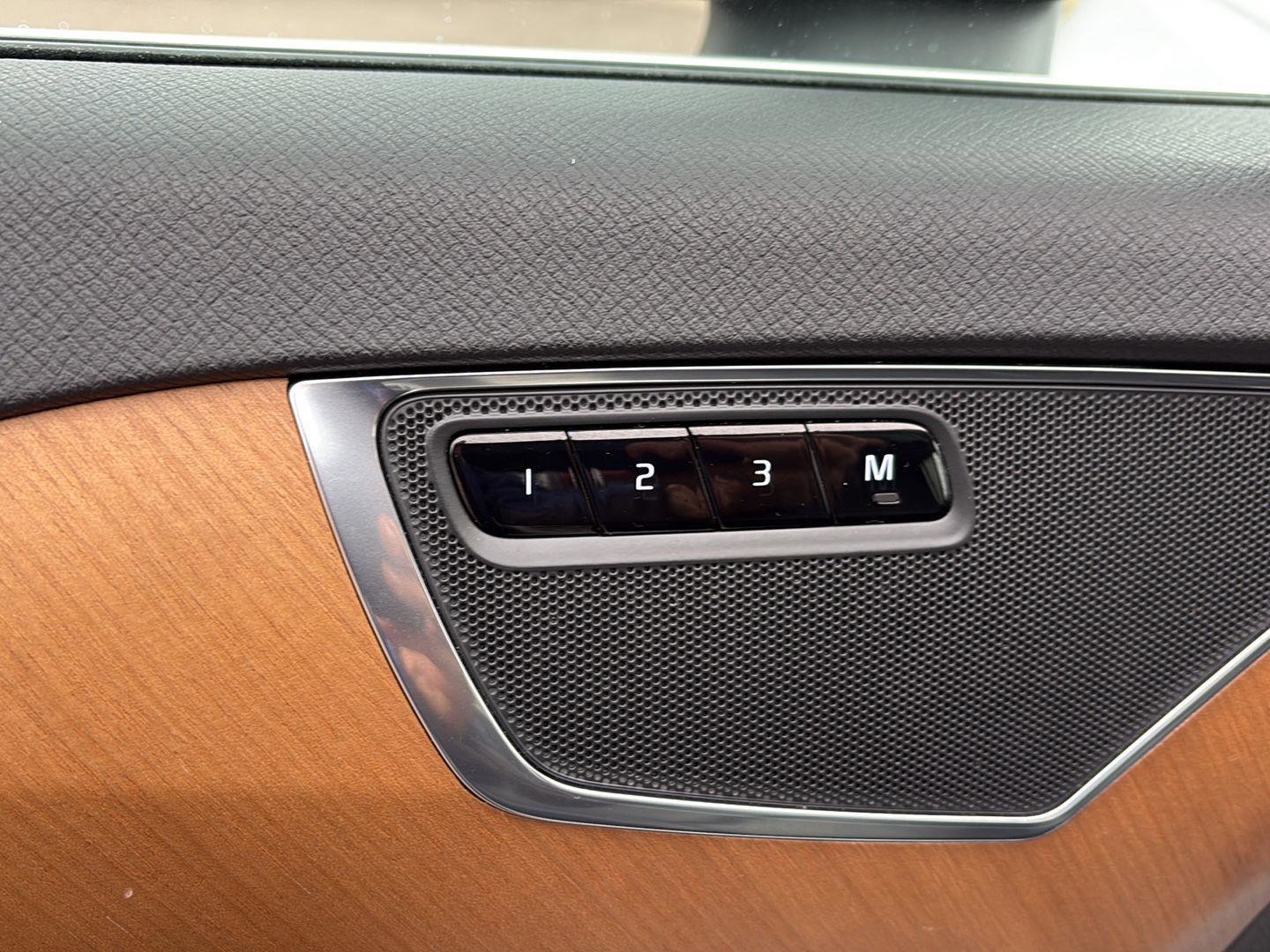 Used 2021 Volvo XC90 T6 Momentum w/ Climate Package image 13