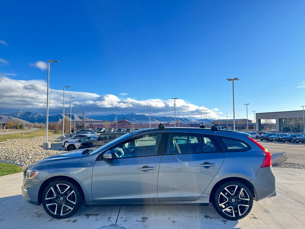 Used 2018 Volvo V60 T5 Dynamic w/ Vision Package image 2