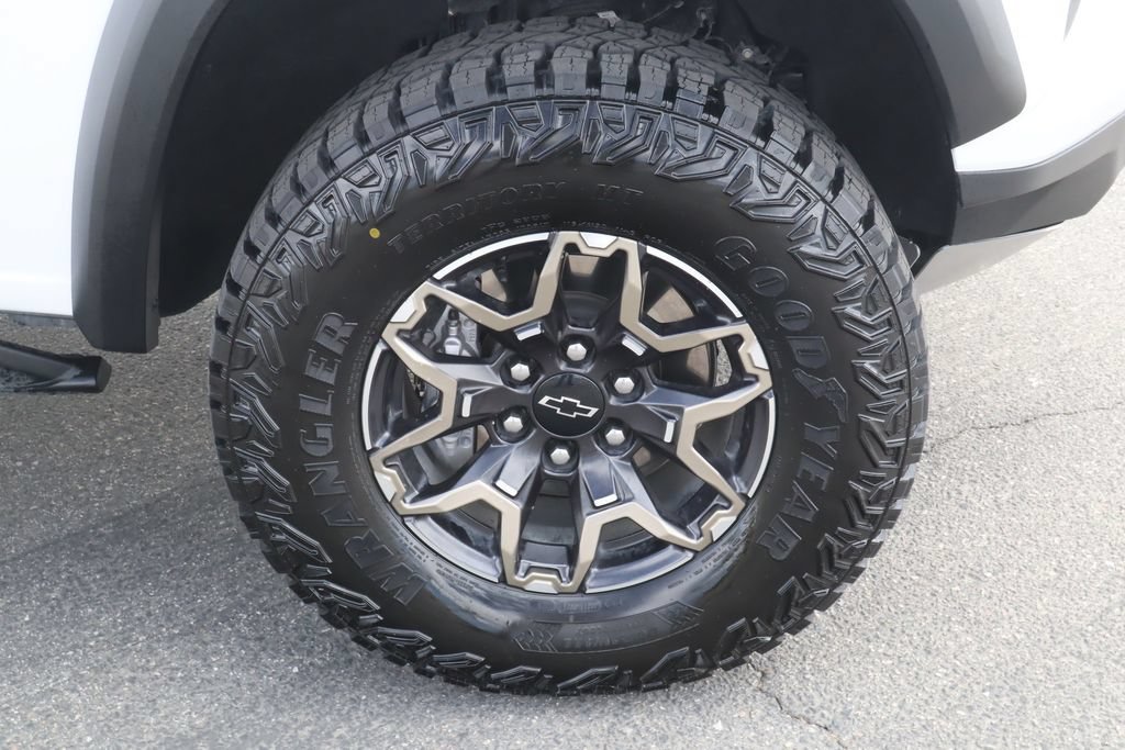 Used 2024 Chevrolet Colorado ZR2 w/ Technology Package AWD/4WD image 10