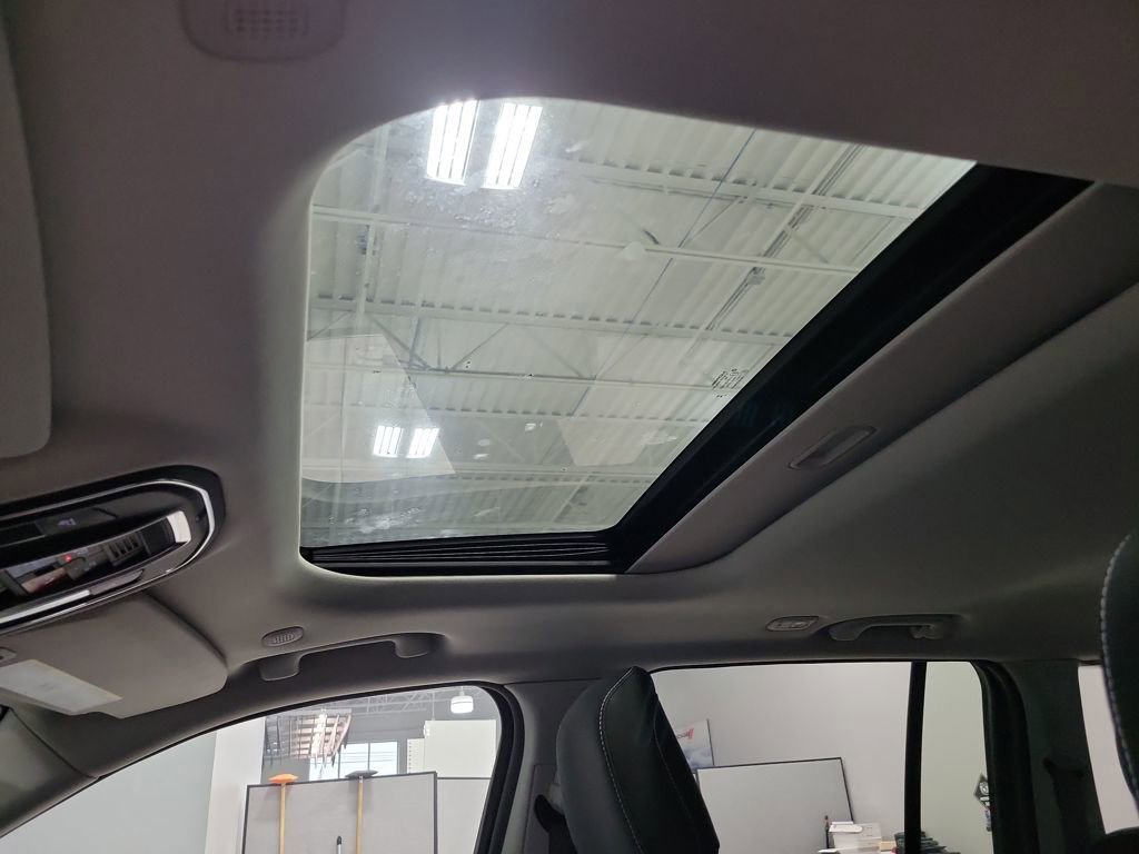 Used 2024 Jeep Grand Cherokee Laredo X image 23