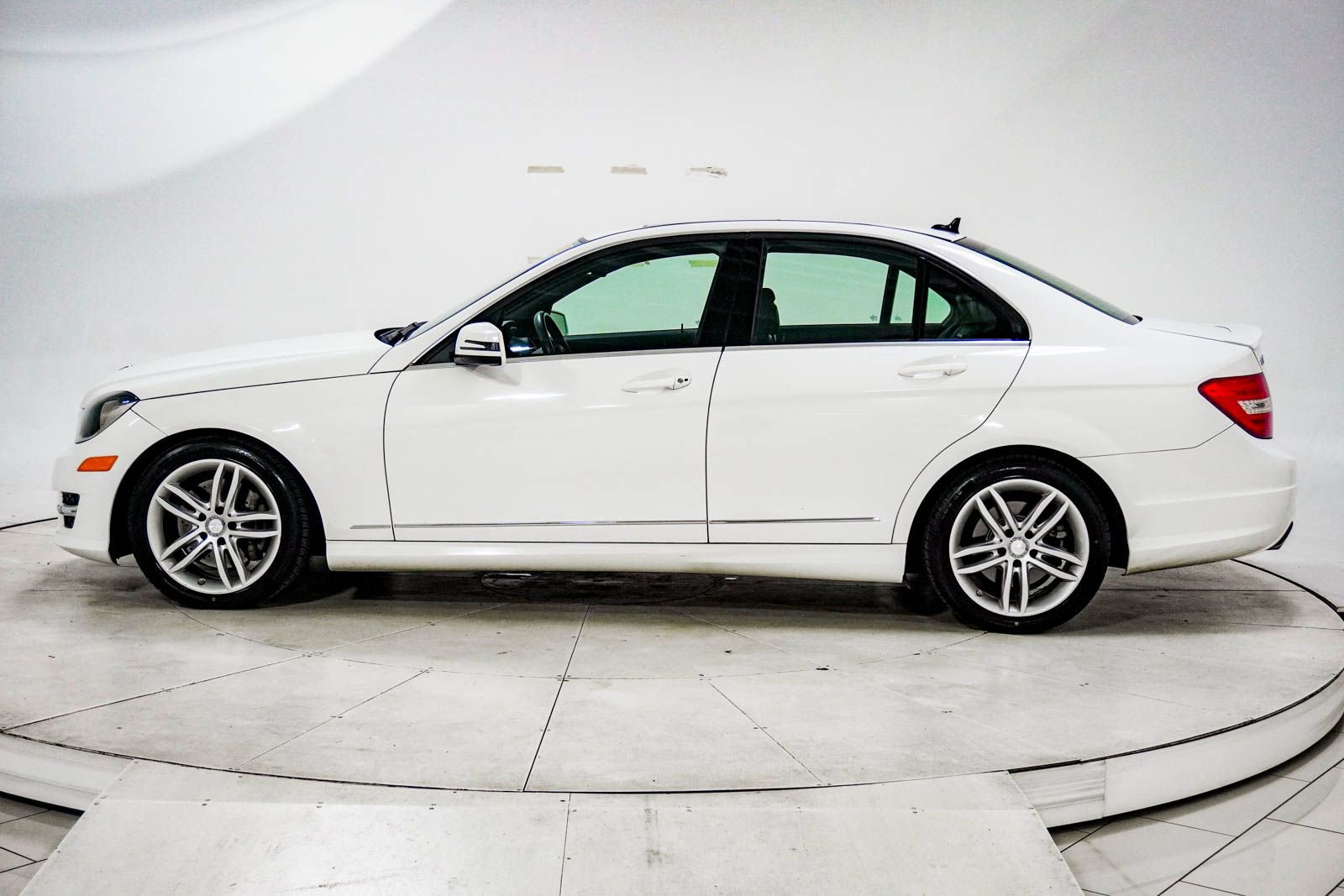 Used 2014 Mercedes-Benz C 300 4MATIC Sedan image 3