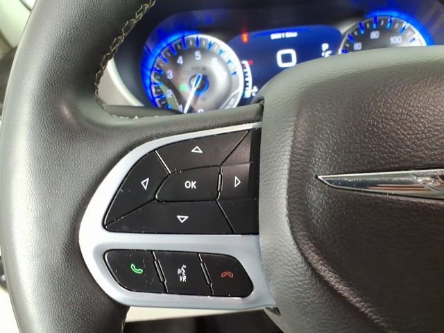 Used 2022 Chrysler Pacifica Touring-L FWD image 17
