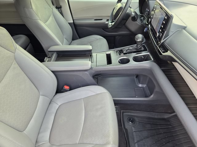 Certified 2021 Toyota Sienna Limited FWD image 12