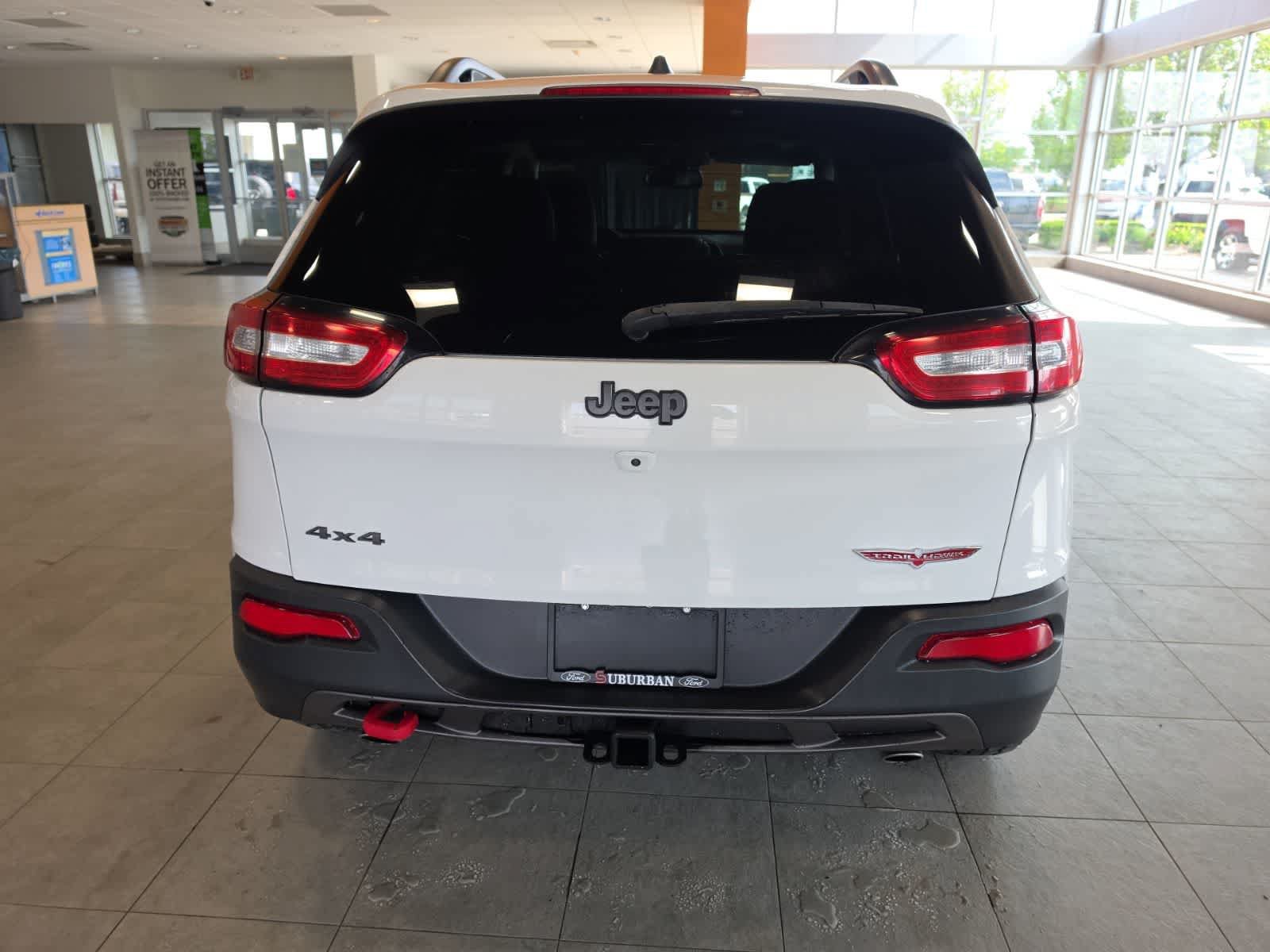 Used 2016 Jeep Cherokee Trailhawk w/ Cold Weather Group AWD/4WD image 9