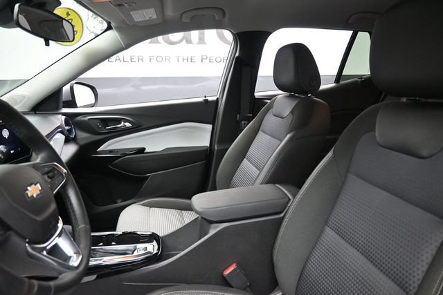 Used 2025 Chevrolet Trax LT w/ Driver Confidence Package FWD image 18